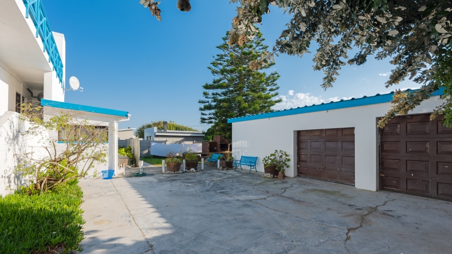 7 Bedroom Property for Sale in Struisbaai Western Cape